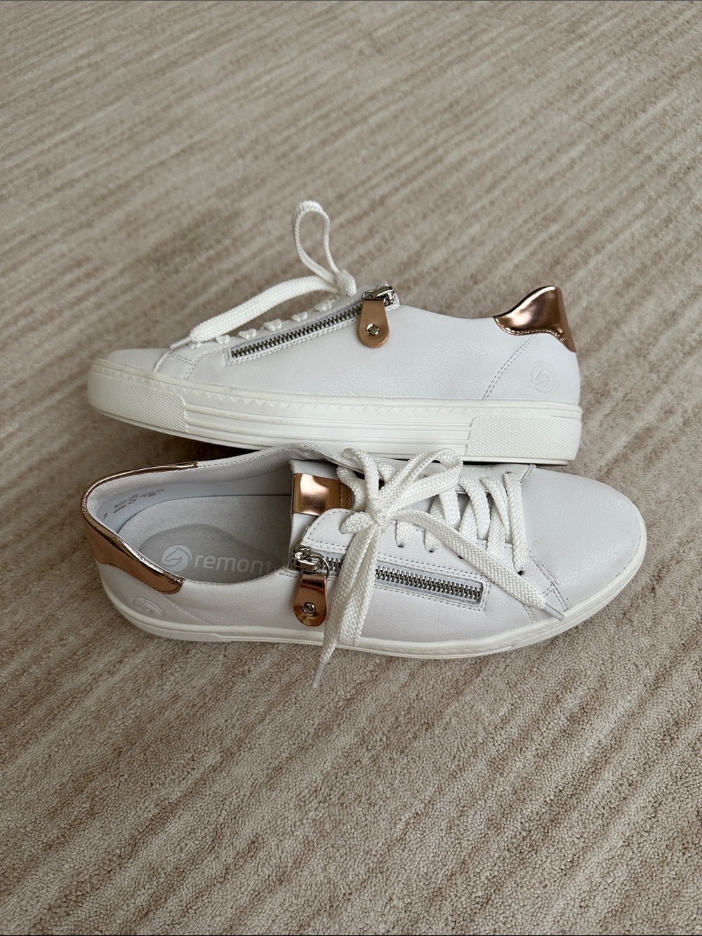 Remonte Alina 03 Athleisure Shoe White Leather Sneaker Copper Side Zip Size 8.5